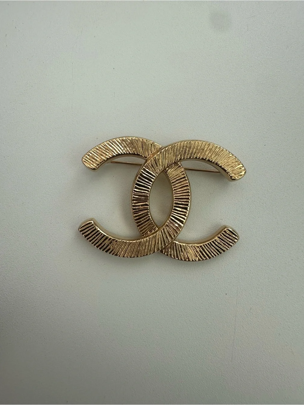 CHANEL Gold-Tone Textured Interlocking CC Brooch